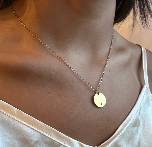 Collier Médaille Ronde avec Pierre – Gravure